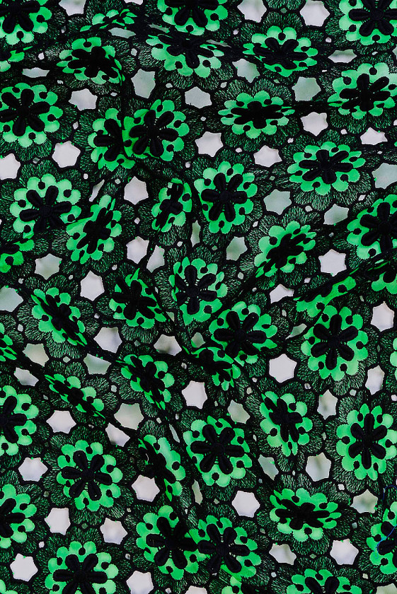 Guipure čierny kvet na organe