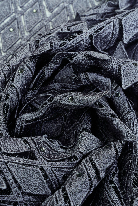 Guipure pits hallid teemandid