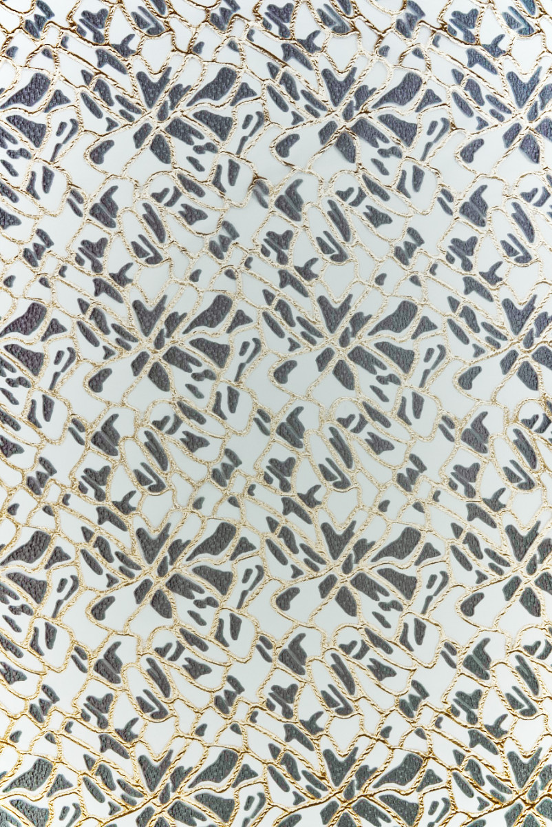 Jacquard-Organza mit erhabenen Motiven in Gold