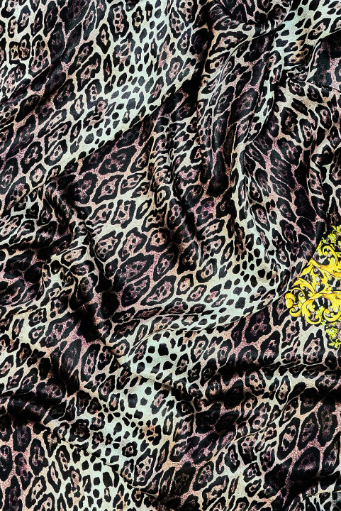 Panthère de soie satin et ornements