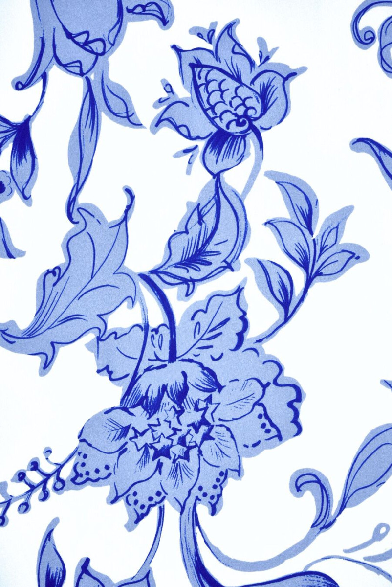 Viskose mit blau-violetten Blüten