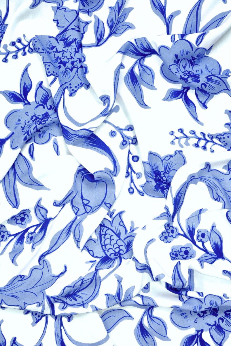Viskose mit blau-violetten Blüten