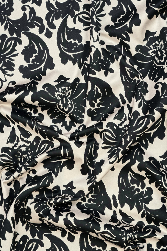 Schwarze Ornamente aus Baumwolle COUPON 115cm