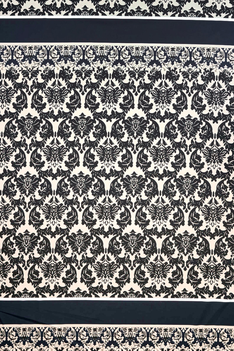 Schwarze Ornamente aus Baumwolle COUPON 115cm