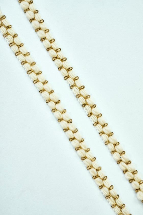 Chanel Creme Tape mit Gold