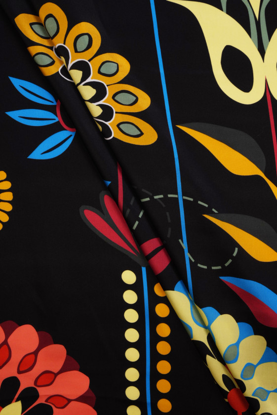 Seidensatin mit Blumen