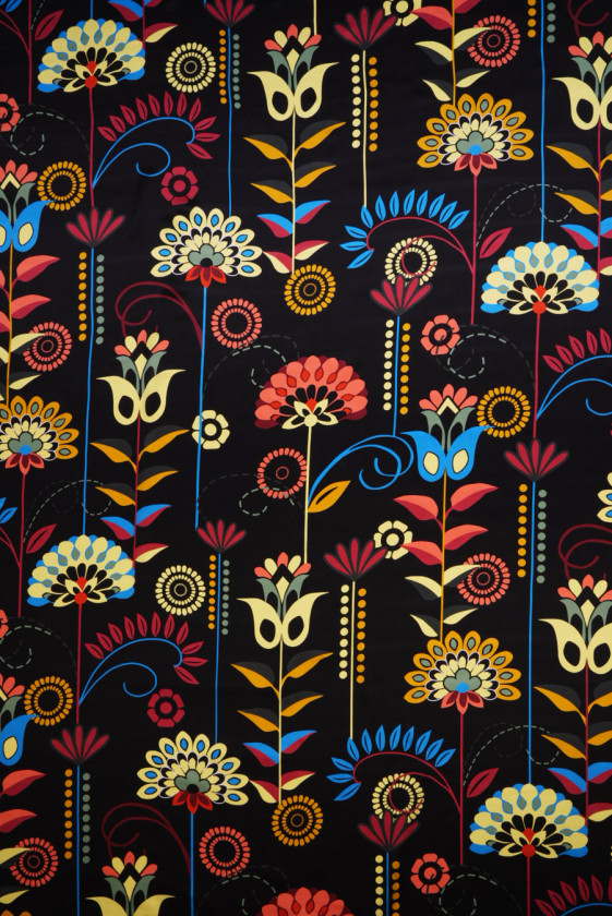 Seidensatin mit Blumen