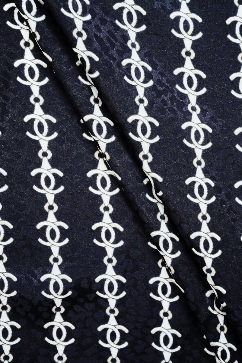 Jacquard silk with chains...