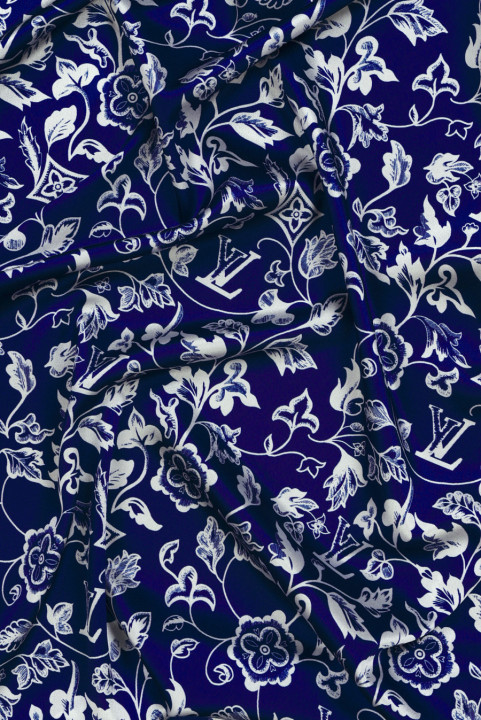 Satin de soie signé bleu marine