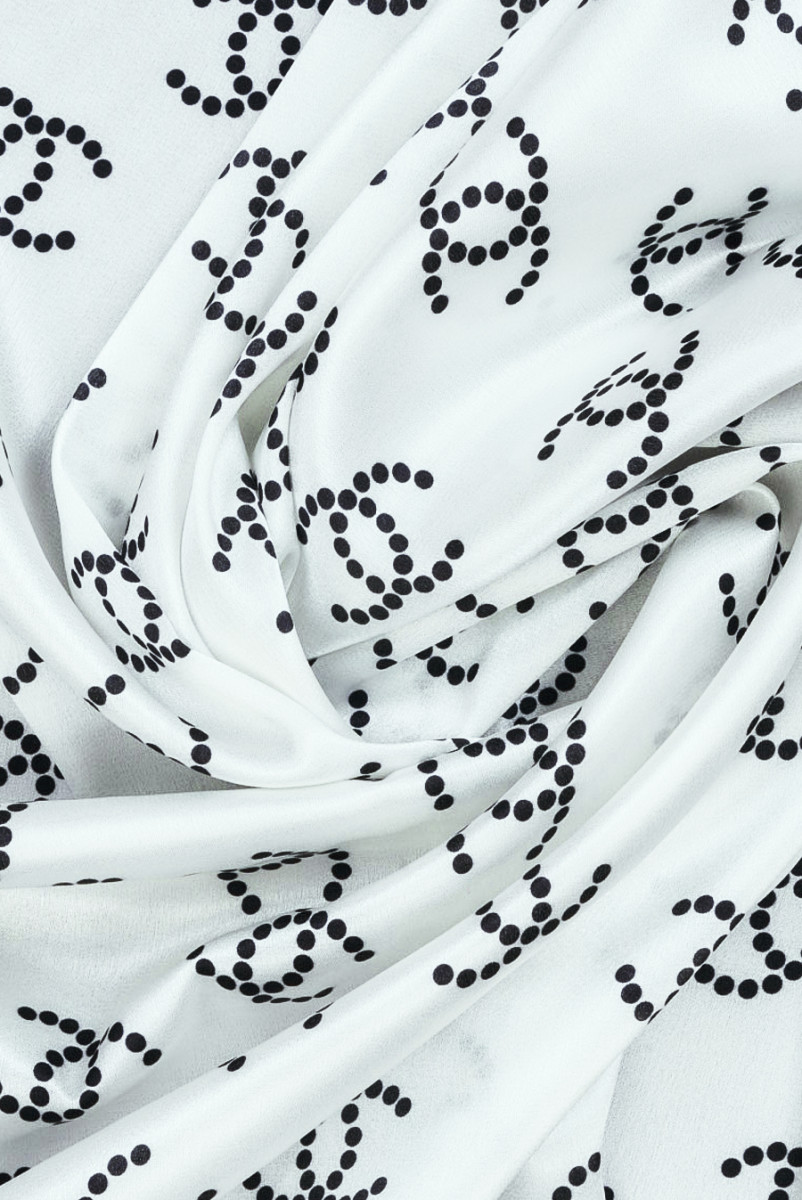 Silkesatin signerad krämfärgad KUPONG 120 cm