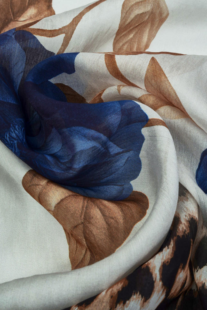Batyst viscose with silk in flowers