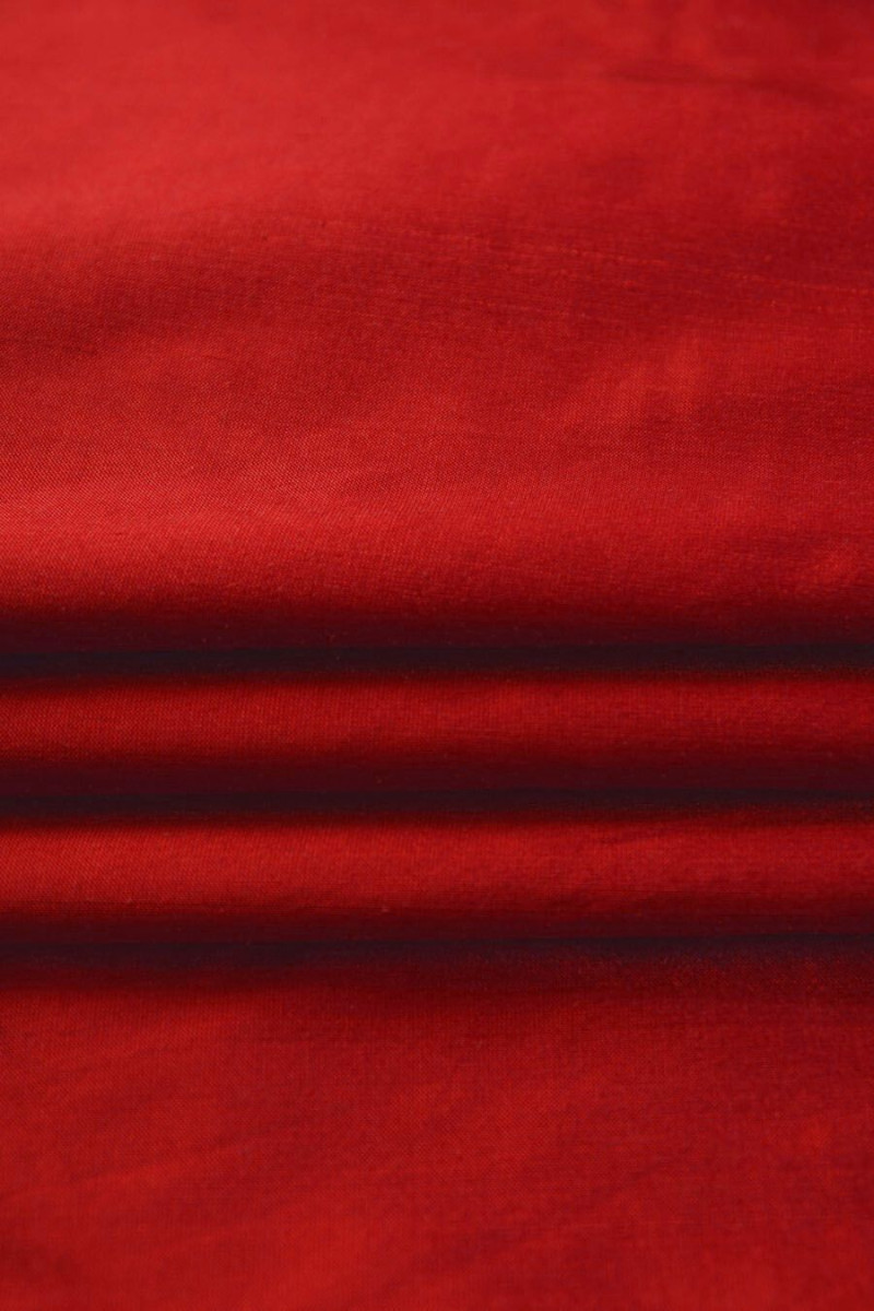 Red taffeta silk shunt
