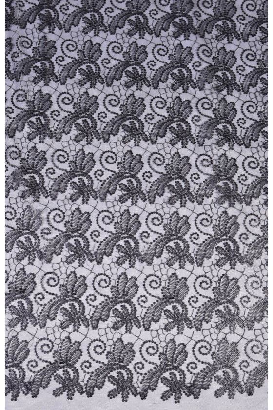 Tiul haftowany z cekinami