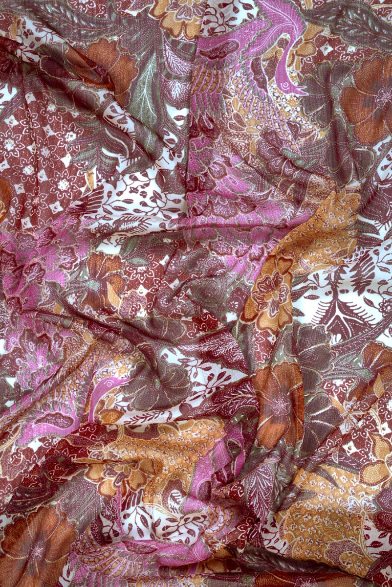 Polyester-Chiffon mit floralen Motiven
