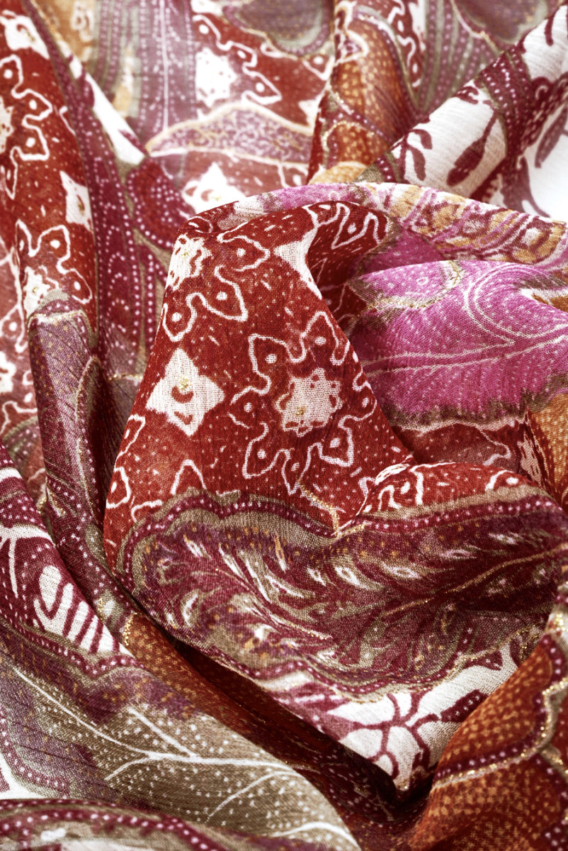 Polyester-Chiffon mit floralen Motiven