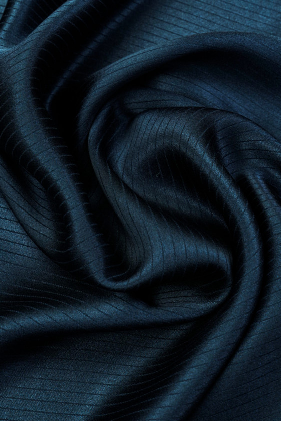 Satin aus Seeseide mit Jacquard-Streifen