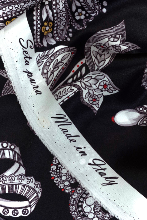 Melnā zīda satīna rotaslietu loki