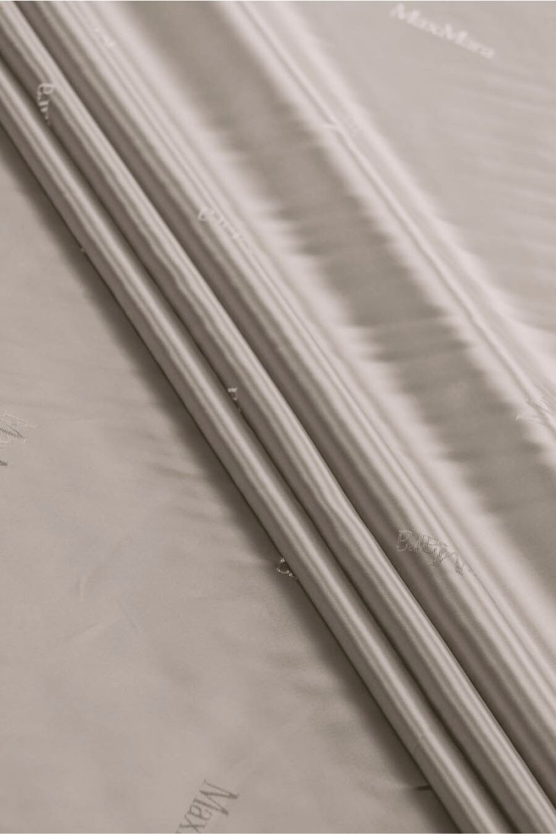 Charakteristisches Innenfutter grau-beige