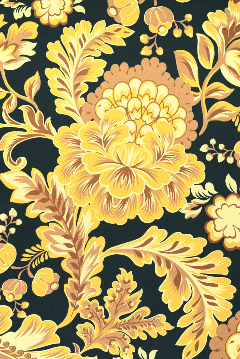 Seidensatin mit goldenen orientalischen Blumen