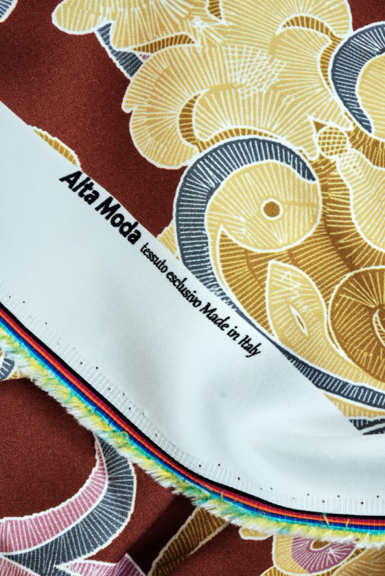 Коричнева віскоза з великими орнаментами