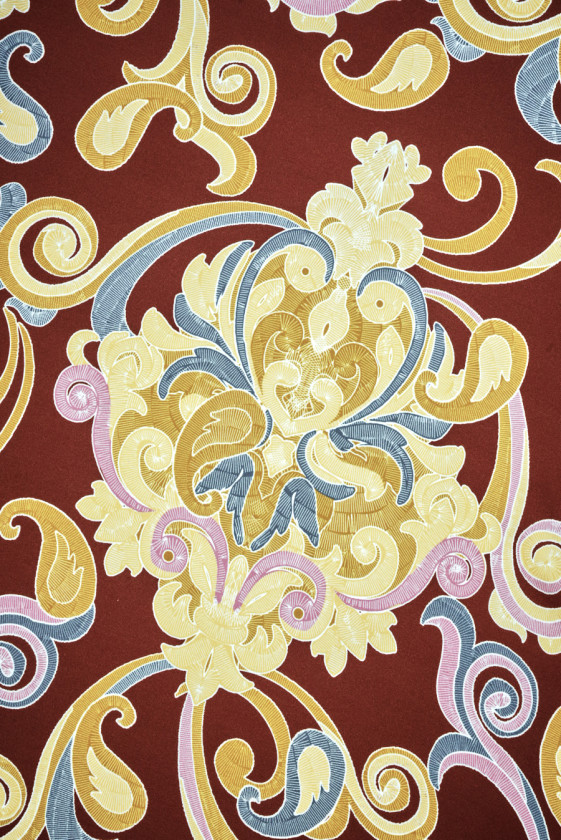 Braune Viskose mit großen Ornamenten