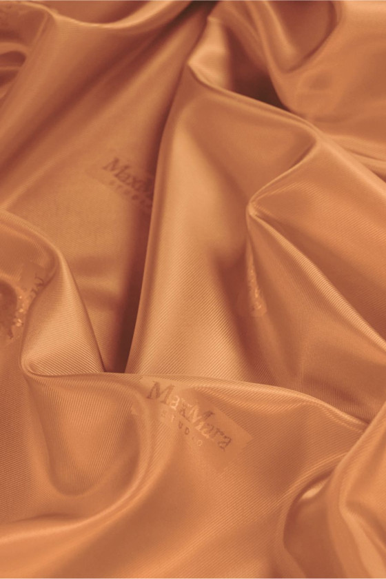 Camel signature lining