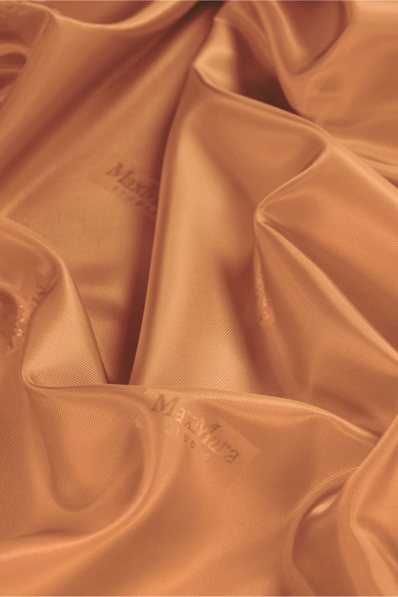 Camel signature lining