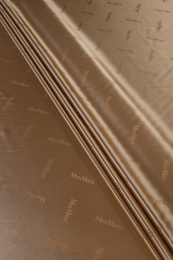 Beigefarbenes Signature-Futter