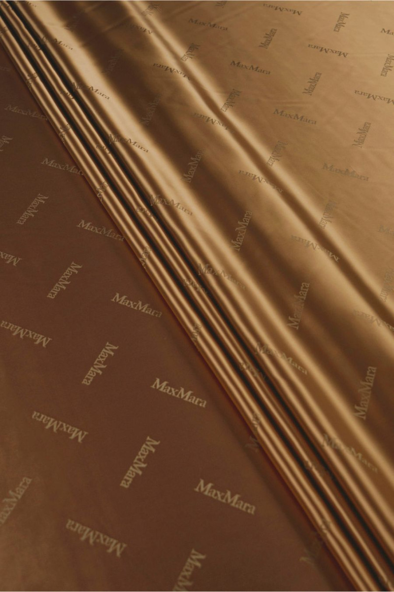 Camel signature lining