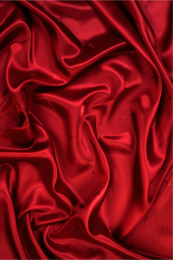 Charakteristisches rotes Innenfutter