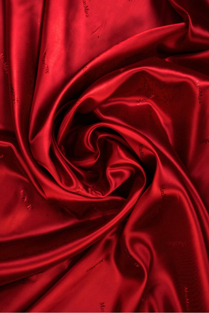 Charakteristisches rotes Innenfutter