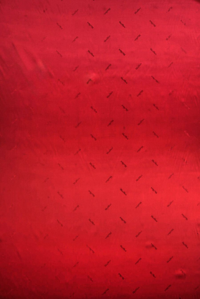 Charakteristisches rotes Innenfutter