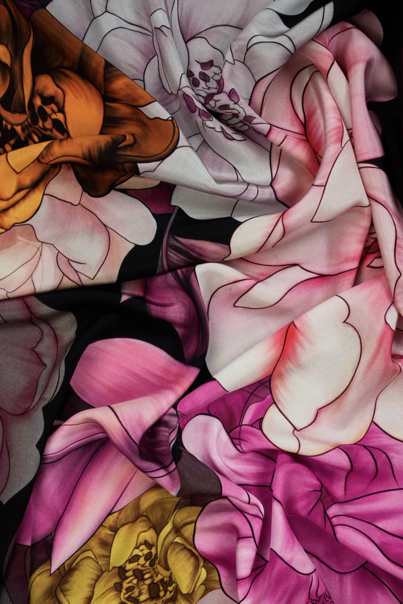 Crepe silk with flowers COUPON 120cm