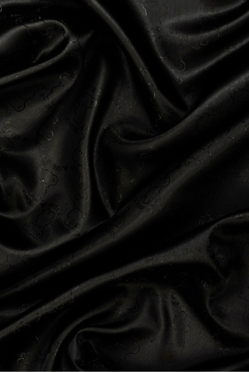 Signature lining black