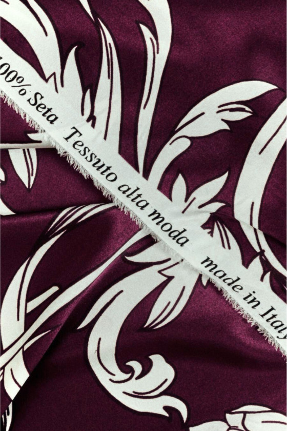 Шовкові атласні білі тюльпани