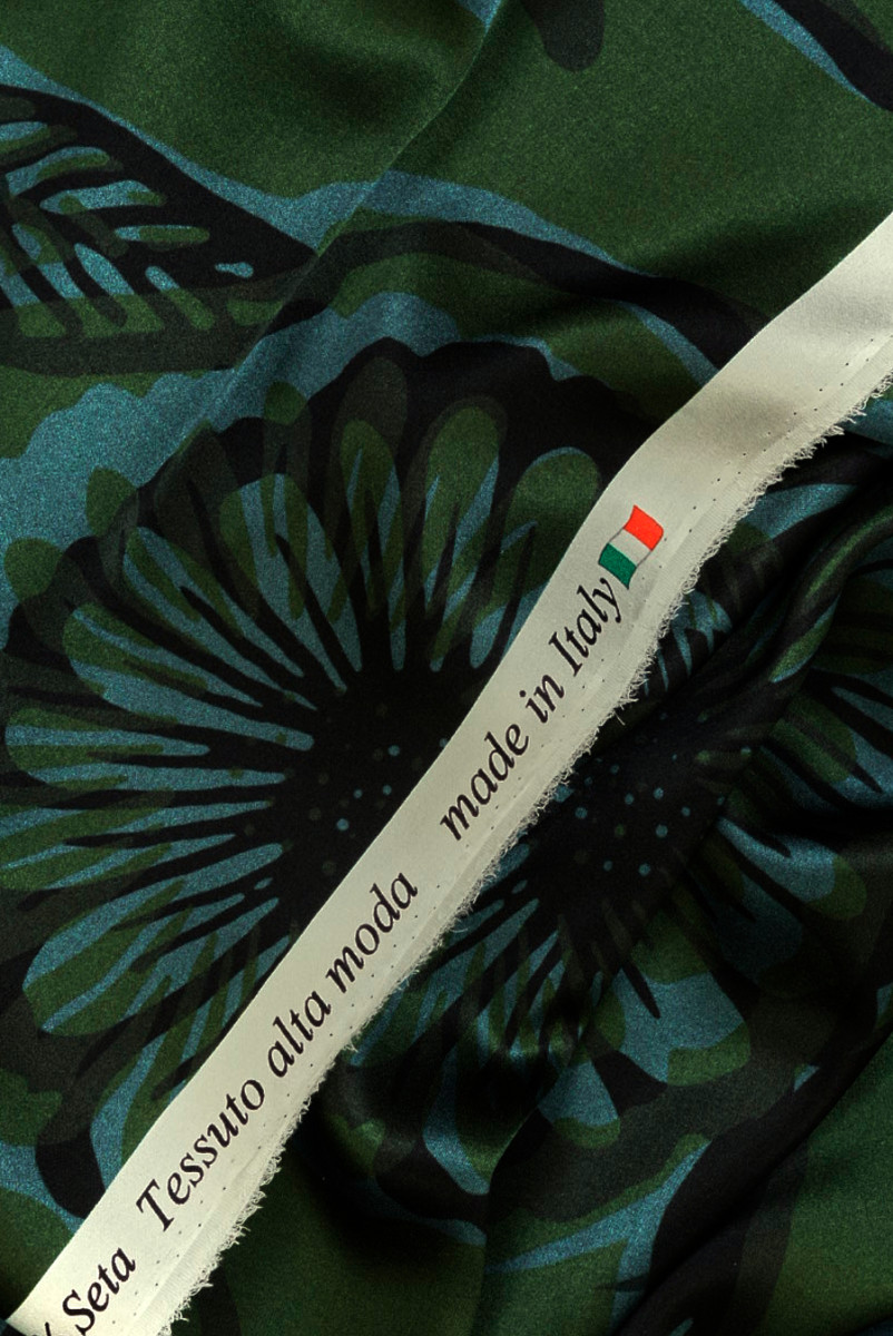 Zīda satīna liela veģetācija