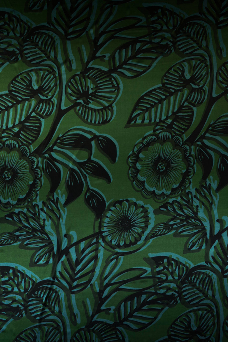 Silk satin large vegetation