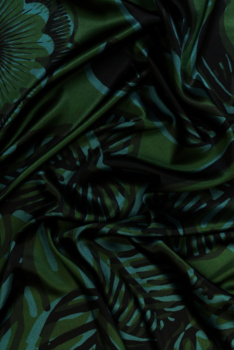Silk satin large vegetation