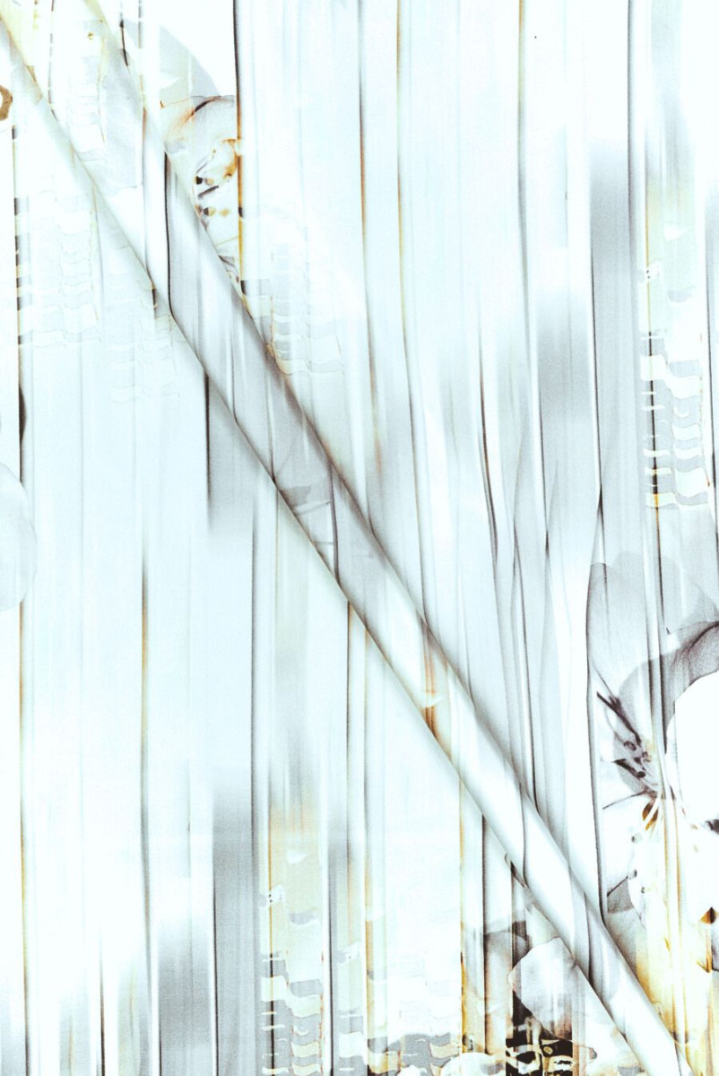 Zīda satīna gaišas svītras un ziedi