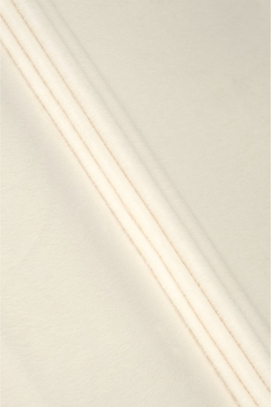 Krēmkrāsas pārklāta alpaka