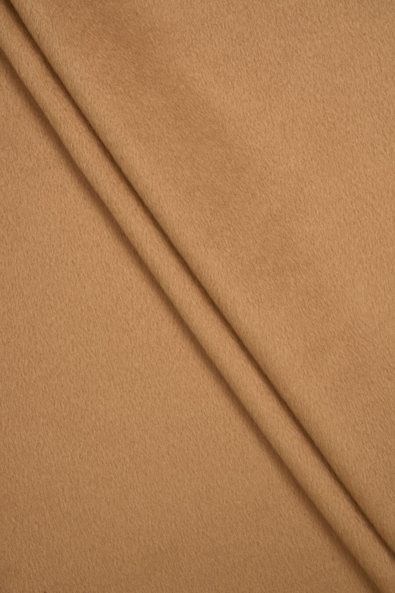 Coated alpaca with camel wool