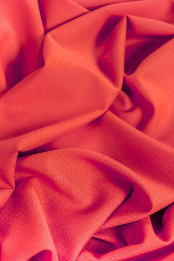 Laine de costume rouge clair