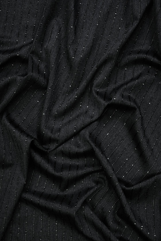 Material de costum cu seilete din grafit