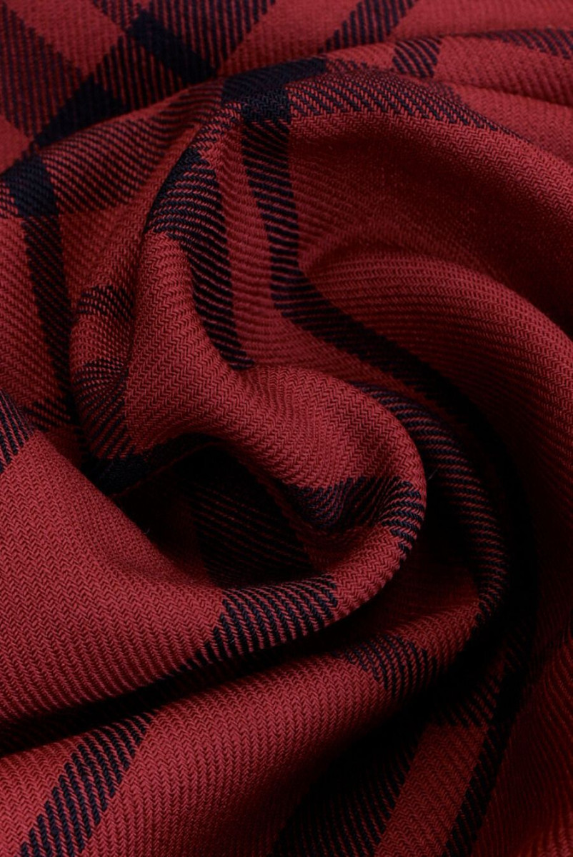 Lana a quadri rosso scuro