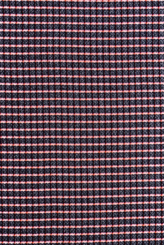 Materialul costumului Chanel, în carouri neon