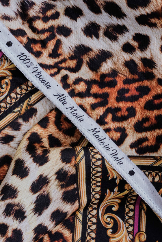 Adornos de viscosa y panteras