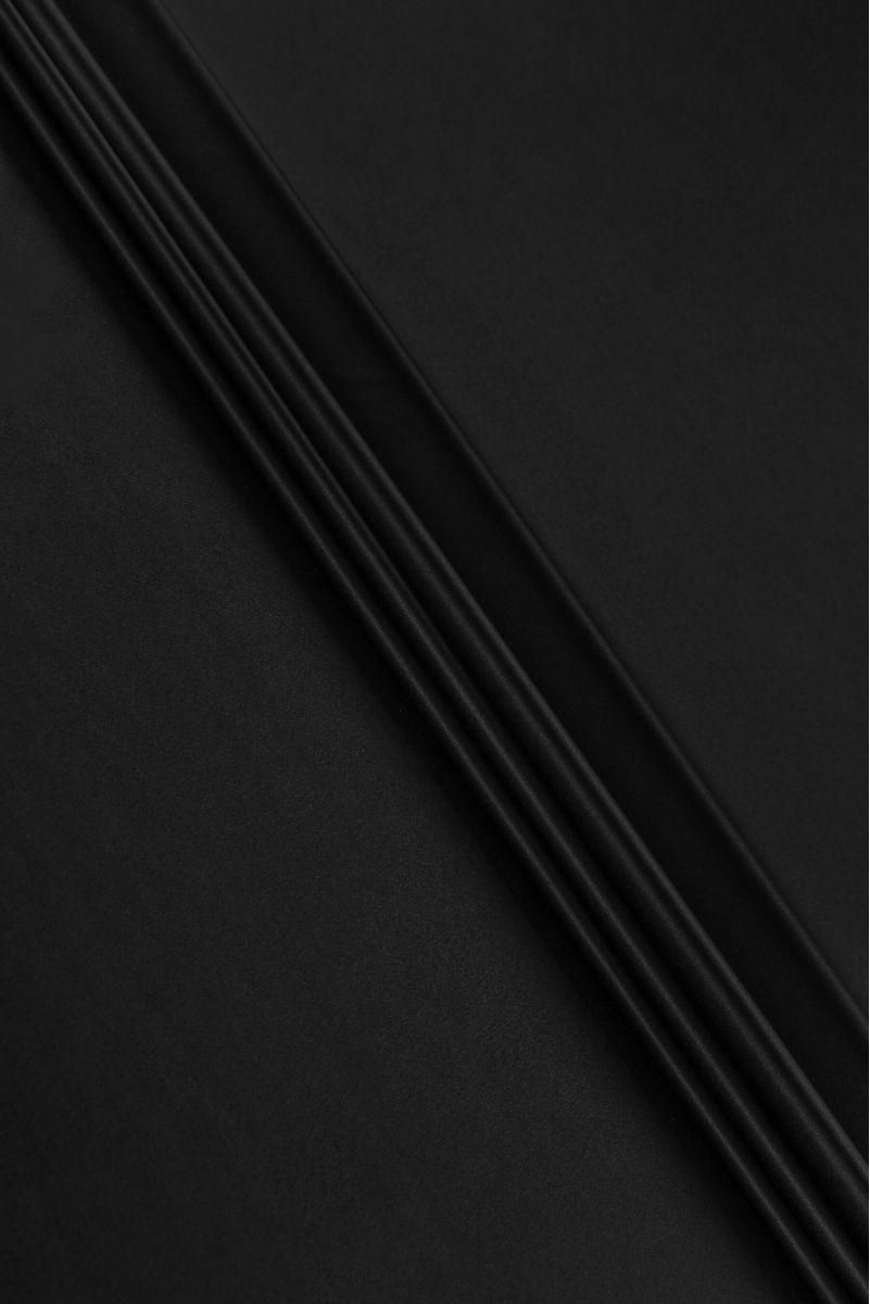 Duchesse de satin avec soie noire