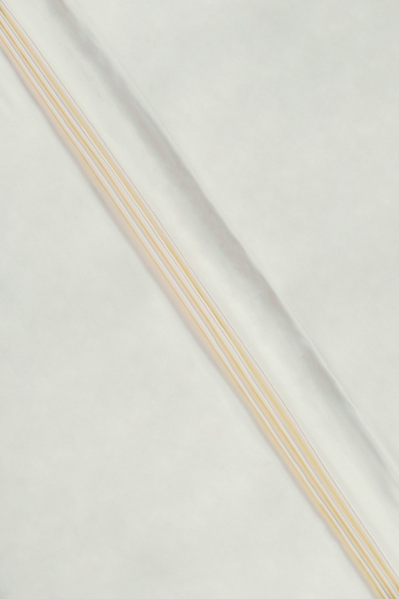Satin duchesse with écru silk