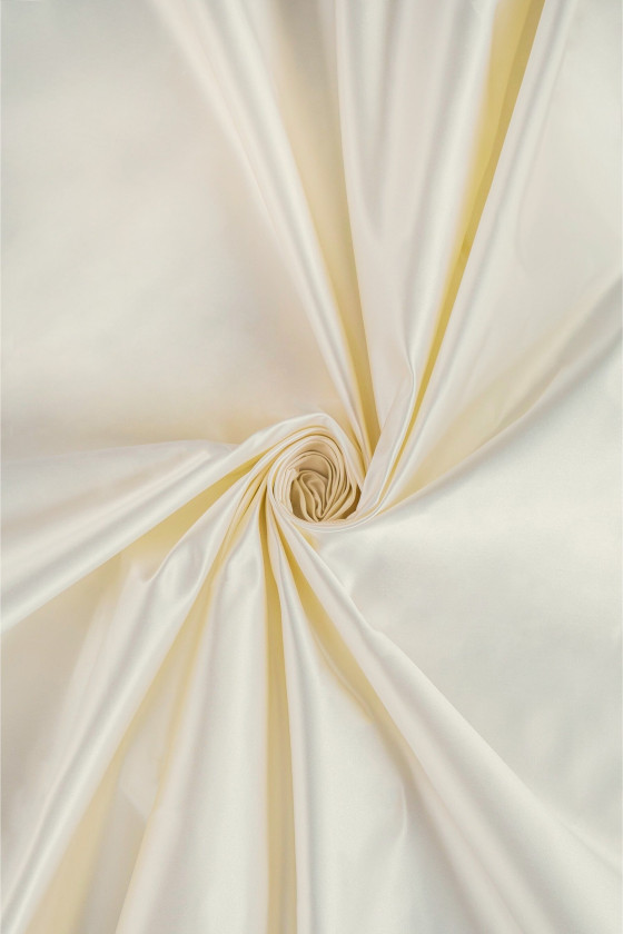 Duchesse de satin avec soie écru