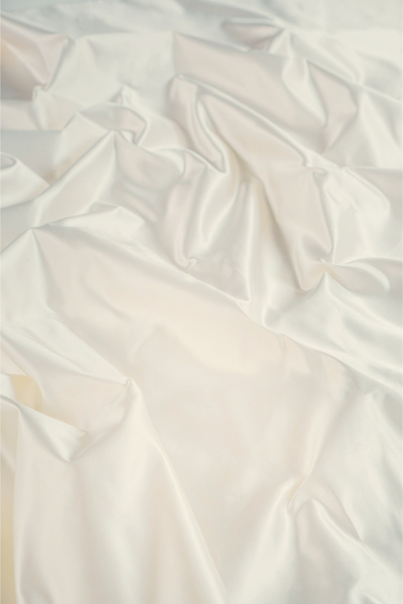 Satin duchesse with écru silk